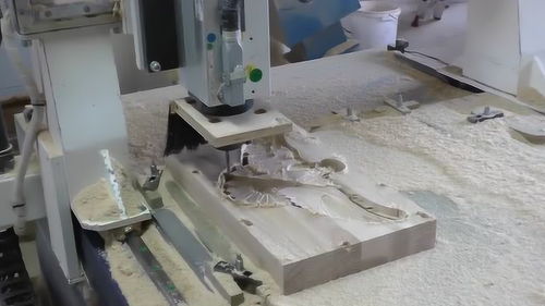 如今這木工機(jī)械太先進(jìn)了,10個工人也干不過一臺機(jī)器,太牛了